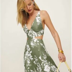 NWT Reformation Willow Dress Olive Green and White Floral Midi